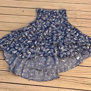 Full asymmetrical skirt with Layering